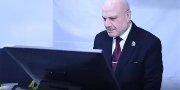 رئيس “النيابة الإدارية” يُدلي بصوته في انتخابات نادي المستشارين