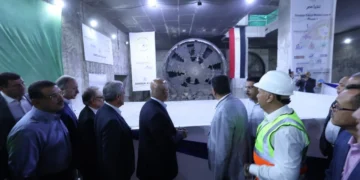 وزير النقل يشهد خروج ماكينة الحفر النفقى الثانية من محطة المساحة بالمترو