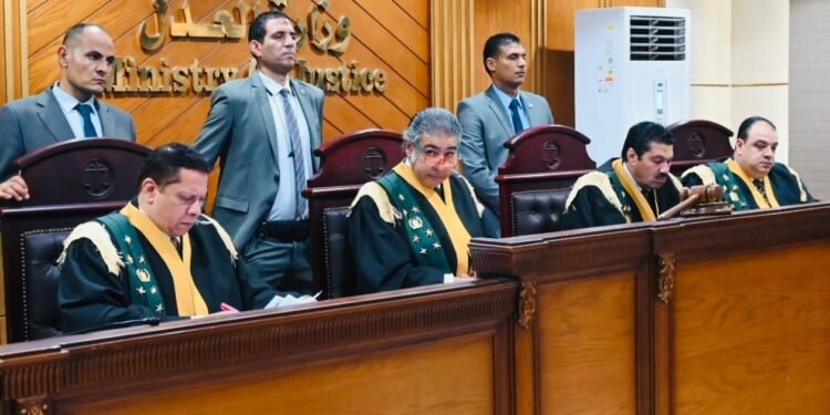 الإعدام شنقا للمتهم بقتل طليقته أمام طفليها بسبب الرؤية فى المنوفية