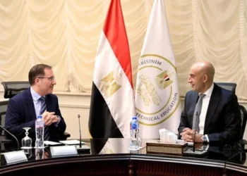 وزير التعليم يستقبل سفير المملكة المتحدة بالقاهرة لتطوير مناهج اللغة الإنجليزية وأدوات تقييم الطلاب