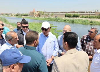 محافظ الجيزة يوجه بسرعة الانتهاء من تأمين جانبى ترعة المريوطية