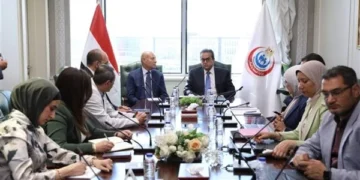 وزير الصحة يبحث مع محافظ القاهرة توفير مواقع لإنشاء منشآت طبية جديدة