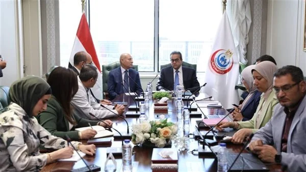 وزير الصحة يبحث مع محافظ القاهرة توفير مواقع لإنشاء منشآت طبية جديدة