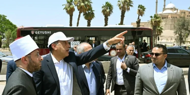 مدبولي يتابع ترميم مسجد المسبح والمآذن التاريخية بمنطقة السيدة عائشة