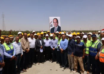 وزير النقل يتفقد مشروعات قومية بالصعيد ويقرر صرف مكأفاة للمهندسين