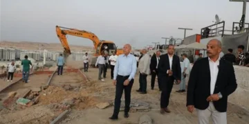 محافظ القاهرة يقود حملة لإزالة التعديات بالكورنيش