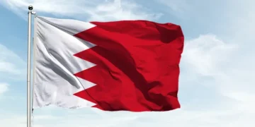 البحرين تطلق صفارات الإنذار وتدعو المواطنين والمقيمين للتوجه إلى أماكن آمنة