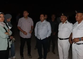 تحرك عاجل.. محافظ القليوبية يتابع حريق مصنع بالخانكة