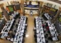 خسائر تطال جميع القطاعات.. والسياحة والترفيه يتراجعان 4.9%