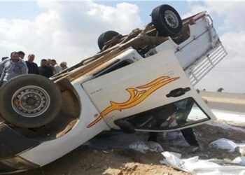 خلال توجههم إلى مولد الشيخ أبو الحسن.. إصابة 16 شخصًا في انقلاب سيارة ربع نقل بطريق قفط القصير