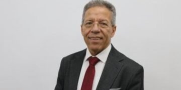 نقيب الأطباء: وضع الأطباء المادي صعب.. ولا يوجد نية لرفع أسعار الكشف بالعيادات