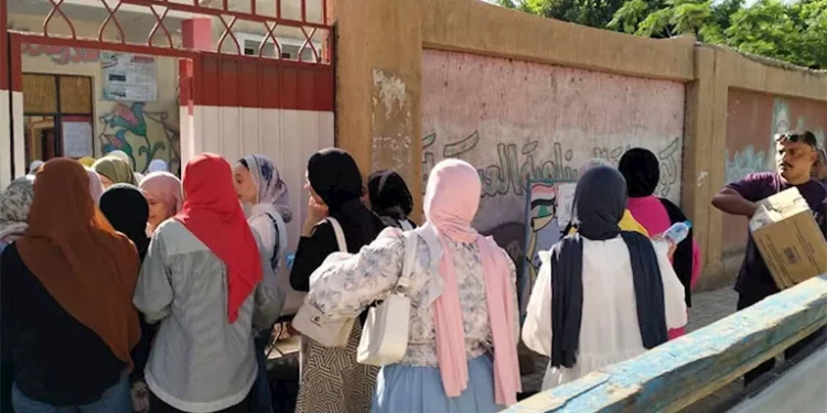 غرفة عمليات الثانوية العامة لم ترصد أي شكاوى حتى الآن.. وانتظام دخول الطلاب إلى اللجان