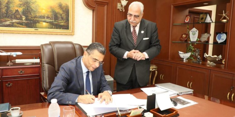 محافظ البحر الأحمر يعتمد نتيجة الشهادة الإعدادية بنسبة نجاح 75.2%