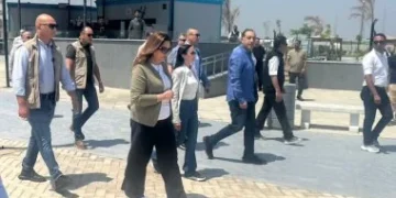 رئيس الوزراء يبدأ جولته بمحافظة البحيرة بتفقد منتزه إدكو
