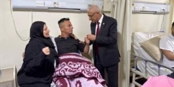 محافظ شمال سيناء يتفقد الجرحى الفلسطينيين بمستشفى العريش العام