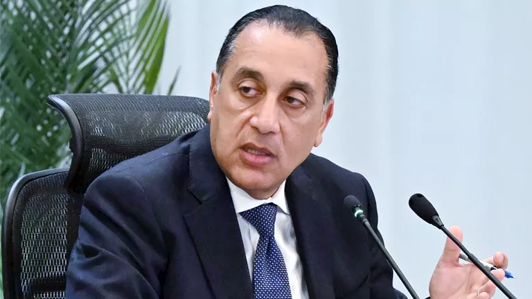 مدبولي يشدد على دعم توطين صناعة الدواء وزيادة المكون المحلي