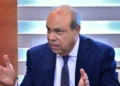 وزير الطيران المدني يزور مصابة حادث طائرة التدريب للاطمئنان على حالتها الصحية