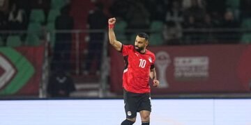 نجم ليفربول السابق يكشف كواليس الخلاف بين صلاح وآرني سلوت