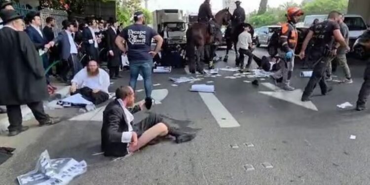 أزمة سياسية وأمنية في إسرائيل بسبب احتجاجات بني براك.. وبن غفير يلوّح بالإقالات