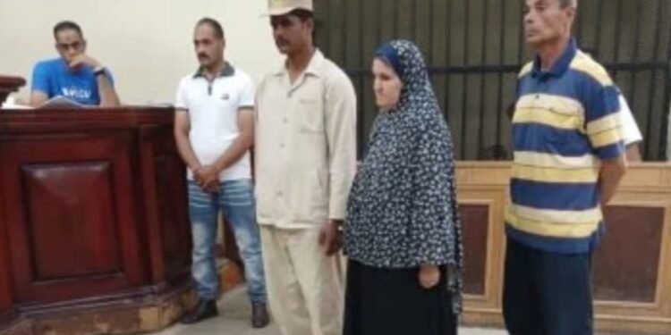 عاكس الستات فولعت فيه.. إحالة ربة منزل للمفتي بعد اتهامها بقتل زوجها وإحراق جثمانه