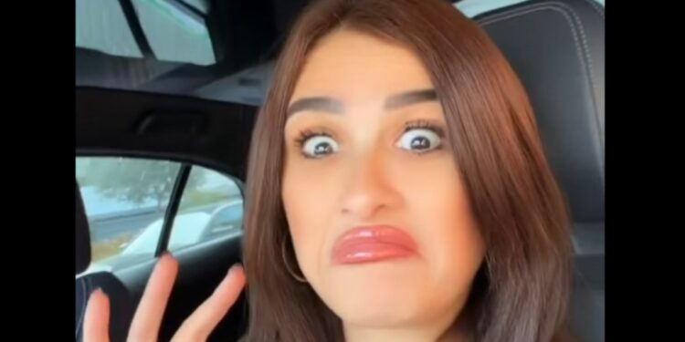 ياسمين عبدالعزيز تنشر فيديو من سيارة ذاتية القيادة وتثير تفاعلًا واسعًا