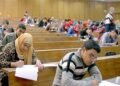 ضبط 11 طالبًا بكلية التجارة فى بنى سويف متلبسين بالغش باستخدام المحمول