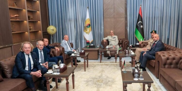 خليفة حفتر يبحث مع نجيب ساويرس فرص الاستثمار ومشروعات الإعمار في ليبيا