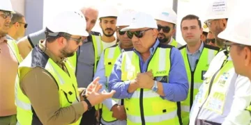 جولة موسعة لوزير الكهرباء في أسوان لمتابعة أكبر مشروعات الطاقة الشمسية وتخزين الكهرباء