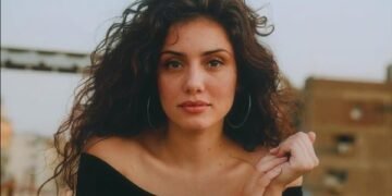 وصول جيهان الشماشرجي إلى المحكمة لحضور جلسة محاكمتها بتهمة السرقة بالإكراه