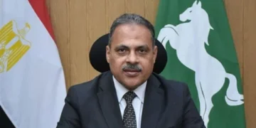 محافظ الشرقية يوقع جزاءات تأديبية على 61 موظفًا بالجهاز الإداري