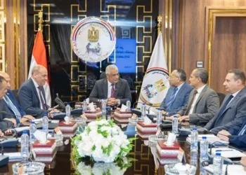 وزير الإنتاج الحربي يبحث تعظيم الاستفادة من الأراضي والأصول وتطوير استغلال خطوط الإنتاج
