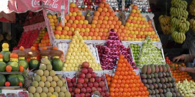 استقرار أسعار الفاكهة اليوم في سوق العبور.. العنب يبدأ من 35 جنيهًا