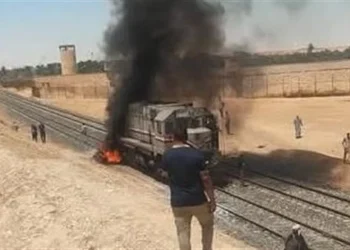 حادث مروع بالسويس.. فصل عربات القطار بعد اشتعال الجرار