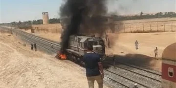 حادث مروع بالسويس.. فصل عربات القطار بعد اشتعال الجرار