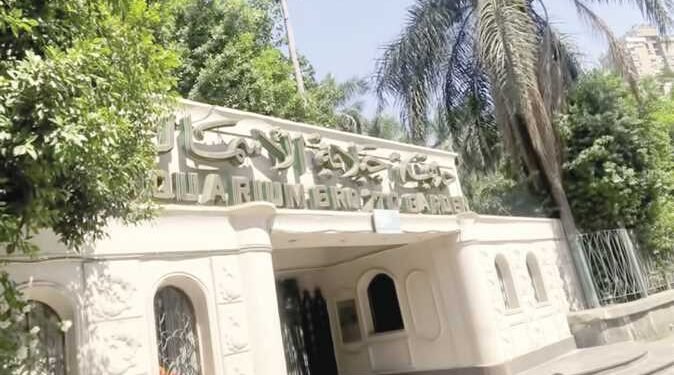 بيطرى المنوفية يسلم تمساح صغير عثر عليه بترعة النعناعية إلى حديقة الأسماك