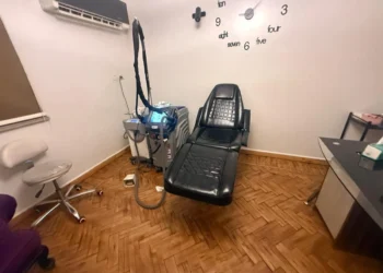 الصحة تغلق عيادة تجميل غير مرخصة بالبساتين.. وضبط منتحلة صفة طبيبة