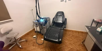 الصحة تغلق عيادة تجميل غير مرخصة بالبساتين.. وضبط منتحلة صفة طبيبة
