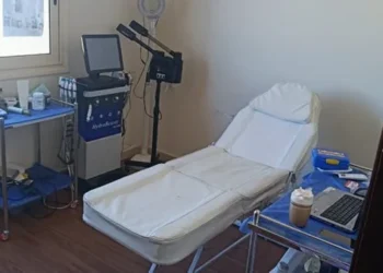 الصحة تضبط منتحلتي صفة طبيب وتغلق عيادة غير مرخصة بالإسكندرية