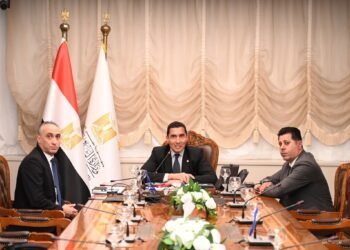 وزير الشباب والرياضة يلتقي الفارس الدولي سامح الدهان