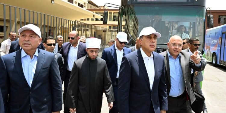رئيس الوزراء يتفقد منظومة النقل العام المُطورة بمحافظة القاهرة