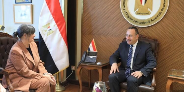 وزير التعليم العالي يؤكد دعم التوسع في التعليم عبر الحدود وجذب المزيد من الطلاب الوافدين