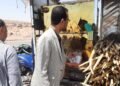 تشديد الرقابة على الأسواق بأسوان.. سحب عينات عصائر وتحرير 11 محضرًا تموينيًا