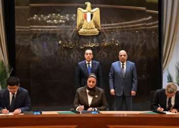 رئيس الوزراء يشهد مراسم توقيع مذكرة تفاهم لإنشاء أول مصنع لتوربينات الرياح وإقامة مشروع طاقة رياح