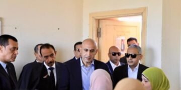وزير التعليم يتفقد مدرسة بسوهاج عقب واقعة شغب طلابي ويؤكد: لا تهاون مع المخالفين