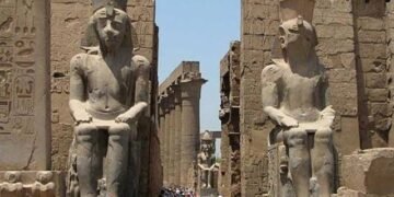 ترحيل بلوجر أمريكي وصديقته من الأقصر بعد محاولة الإساءة لسمعة السياحة المصرية