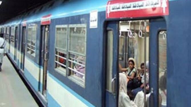 «الشباشب» سلاح المشاجرة.. ضبط سيدتين بعد واقعة مترو الأنفاق