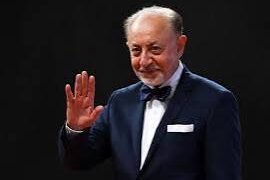 رحيل قامة فنية.. أشرف زكي يشارك في جنازة عبد العزيز مخيون بالبحيرة