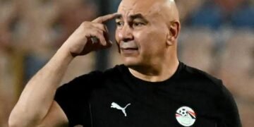 العميد يصنع المجد.. حسام حسن أول مصري يشارك بكأس العالم من داخل الملعب وخارجه
