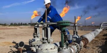 الأسواق تترقب.. انخفاض النفط رغم استمرار التوتر في مضيق هرمز