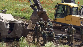 جرافات الاحتلال تهدم منزلاً فلسطينياً جنوب الخليل وتُشرد أسرة من 5 أفراد